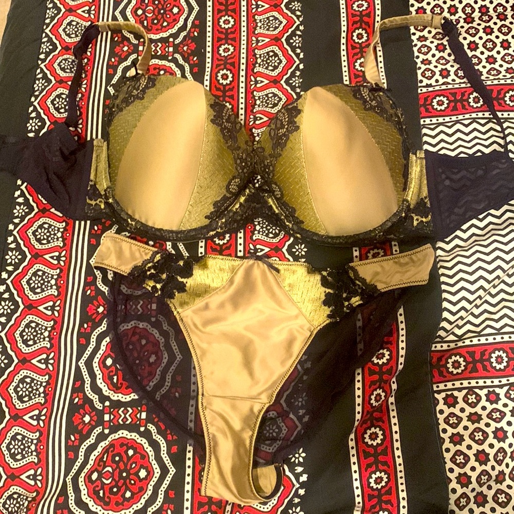 BRAND NEW BRA SET